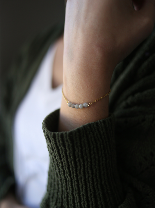 Dainty Gemstone Bracelet - Labradorite / Transformation